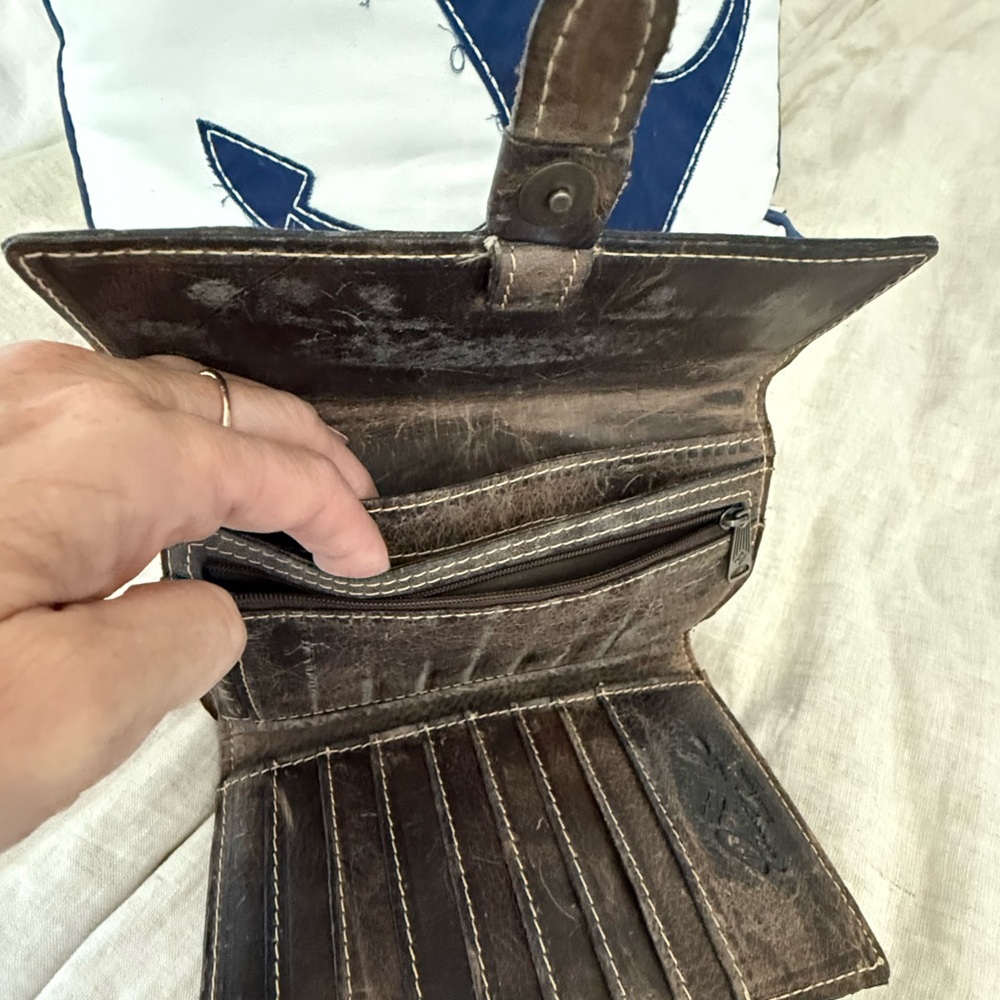 Distressed wallet. Excellent condition.